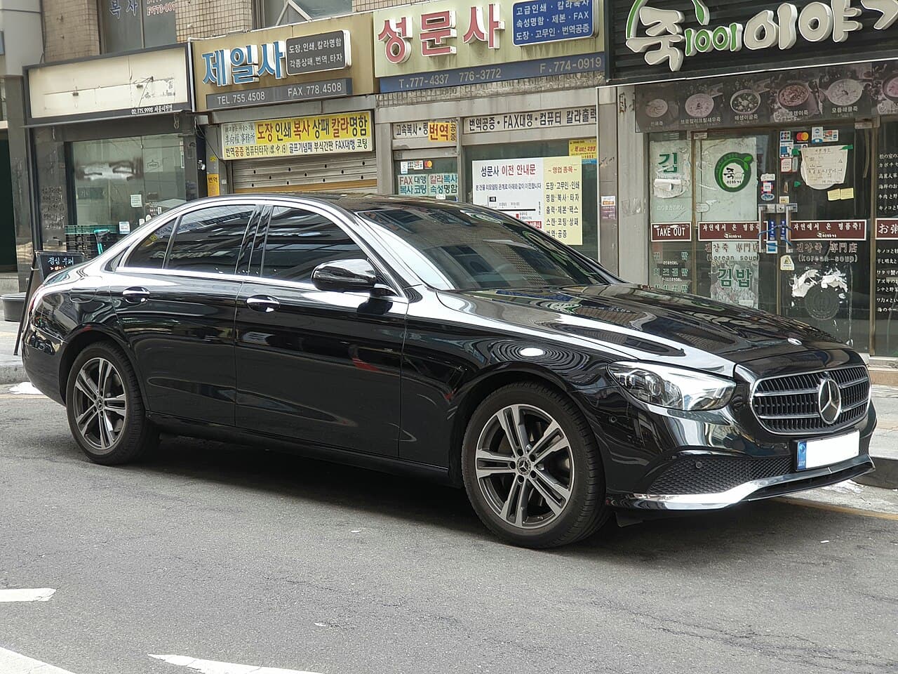 2022 Mercedes-Benz E-Class - model reference photo 1