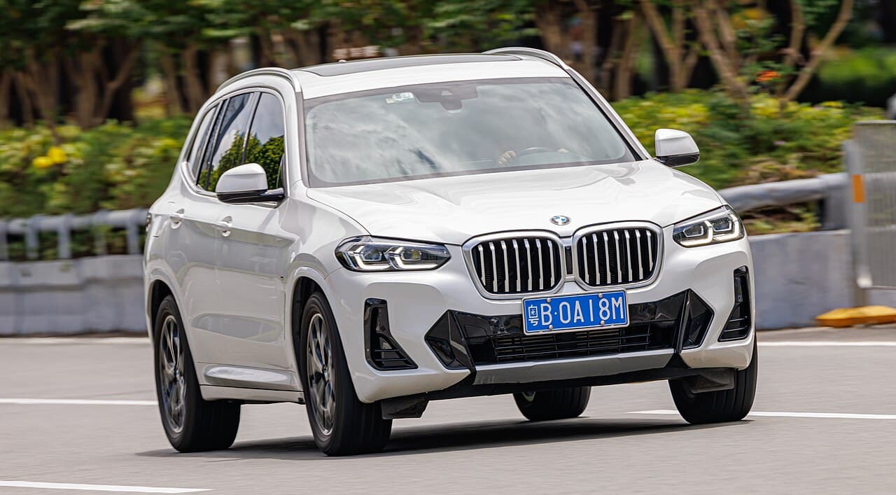2023 BMW X3 - model reference photo 2