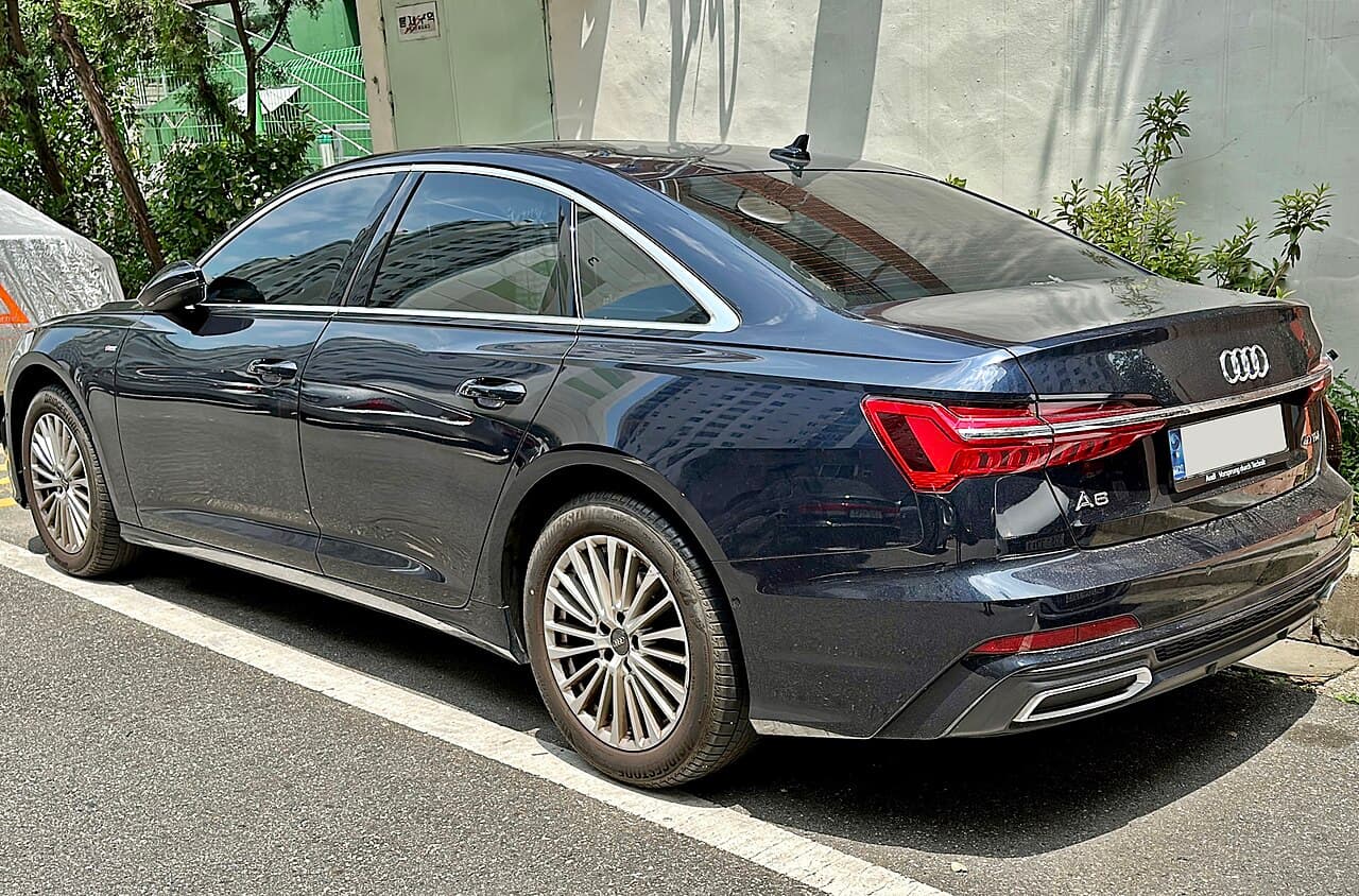 2021 Audi A6L - model reference photo 2