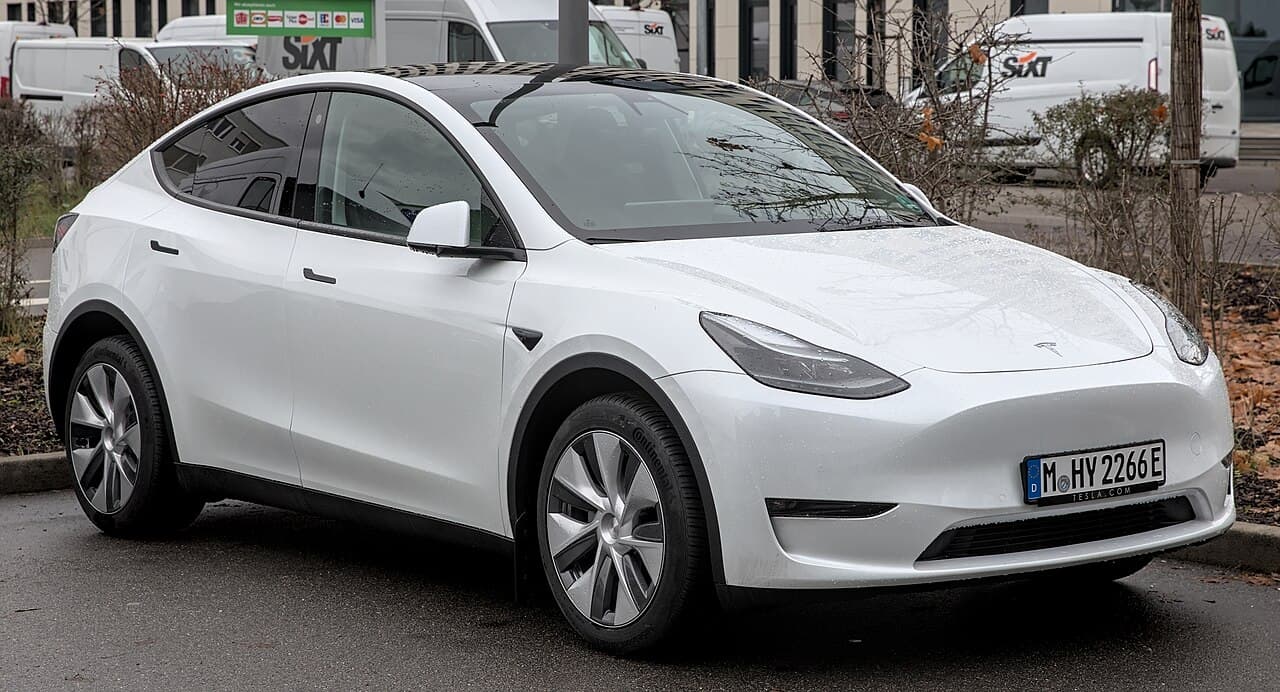 2023 Tesla Model Y - model reference photo 1