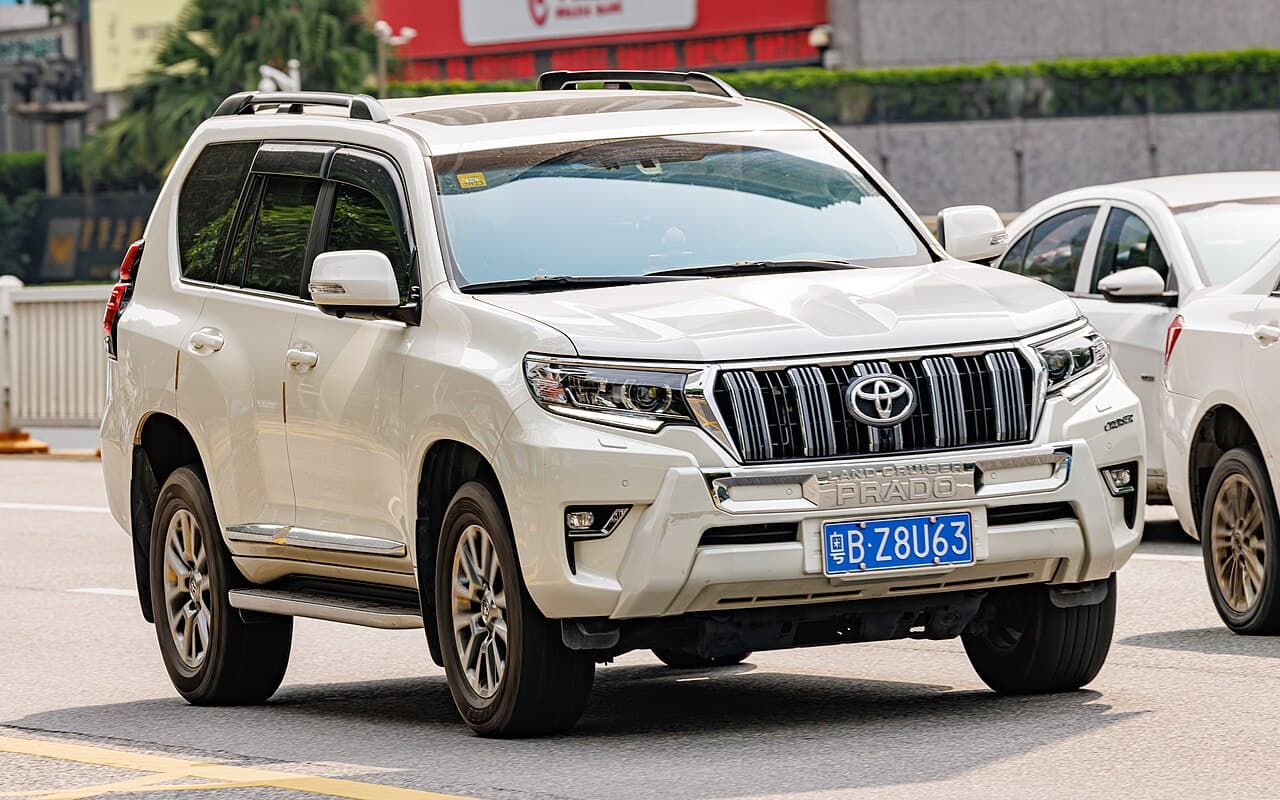 2020 Toyota Land Cruiser Prado - model reference photo 2