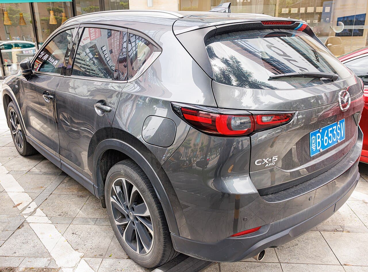 2023 Mazda CX-5 - model reference photo 2